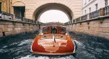 Водная прогулка на венецианском катере по центру СПб.