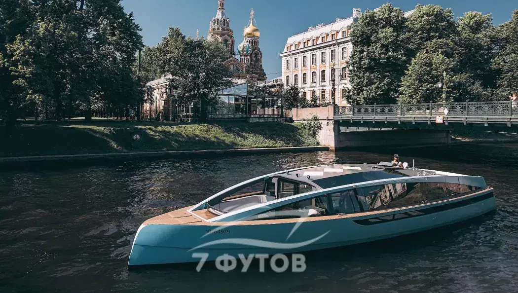 Прогулка на яхте с капитаном по рекам и каналам СПб