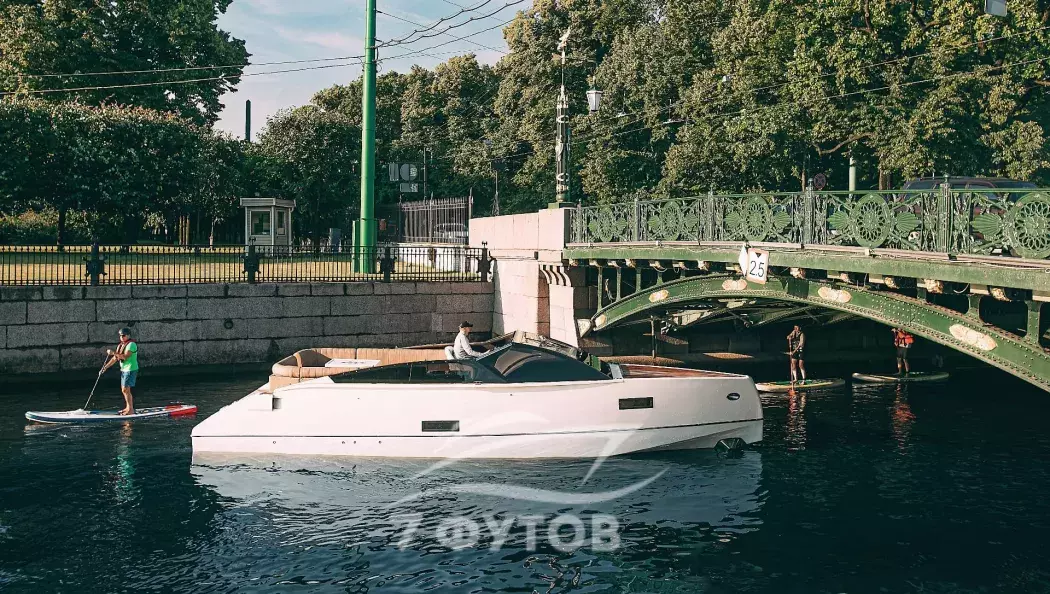 Прогулка на катере с капитаном по рекам и каналам СПб