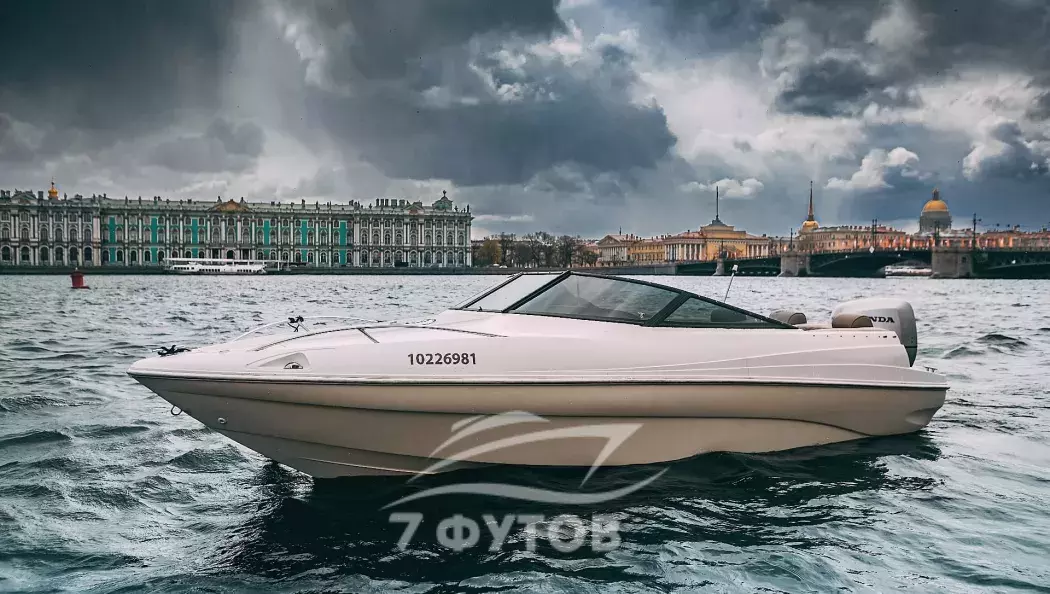 Прогулка на катере с капитаном по рекам и каналам СПб