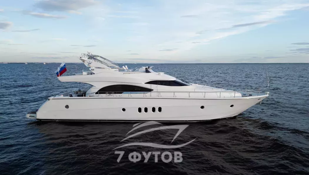 Прогулка на яхте Dominator 68 в СПб - 20 метров комфорта для 14 гостей. Идеально для свадьбы, дня рождения, ужина и мероприятий на воде.