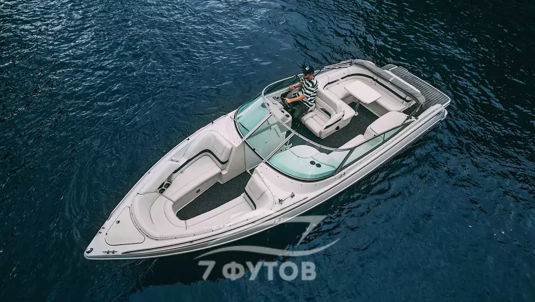 Водная прогулка на катере Formula 260 по рекам и каналам СПб. Вместимость до 8 человек. Удобная посадка у Казанского собора.