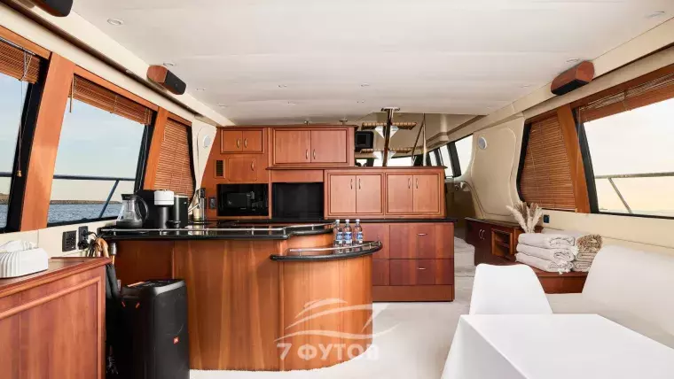 Аренда яхты Carver 60 в Санкт-Петербурге