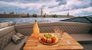 Прогулка на катере с капитаном по рекам и каналам СПб