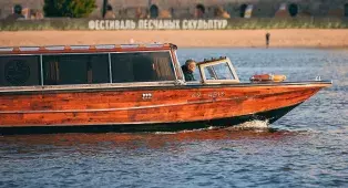 Аренда катера Византия для прогулок по рекам и каналам СПб