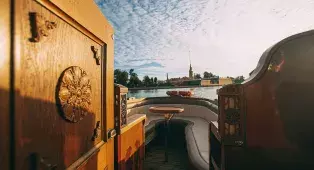 Аренда катера Византия для прогулок по рекам и каналам СПб