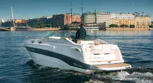 Прогулка на катере Chaparral 240 с капитаном по рекам и каналам СПб