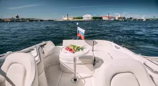 Прогулка на катере с капитаном по рекам и каналам СПб