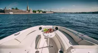 Прогулка на катере с капитаном по рекам и каналам СПб