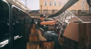 Водная прогулка на яхте с капитаном по рекам и каналам СПб
