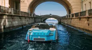Водная прогулка на яхте с капитаном по рекам и каналам СПб