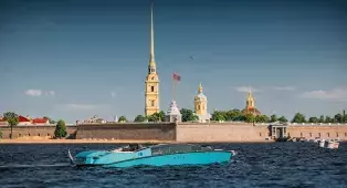 Водная прогулка на яхте с капитаном по рекам и каналам СПб