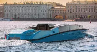 Водная прогулка на яхте с капитаном по рекам и каналам СПб