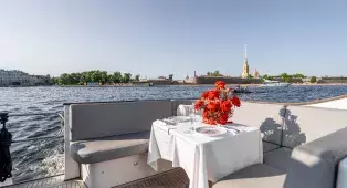Прогулка на яхте с капитаном по рекам и каналам СПб