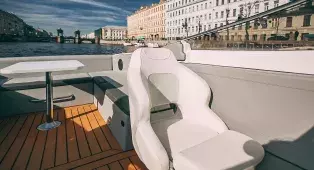 Прогулка на катере с капитаном по рекам и каналам СПб