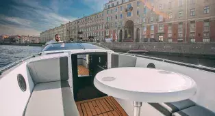 Прогулка на катере с капитаном по рекам и каналам СПб
