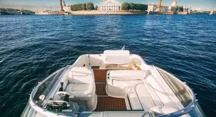 Прогулка на катере Ассоль по рекам и каналам СПб. Идеально для 7 гостей, романтики, дня рождения и отдыха с фуршетом.