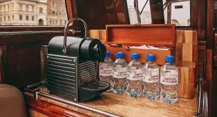 Водная прогулка на венецианском ретро-катере по рекам и каналам Санкт-Петербурга