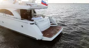 Прогулка на яхте Dominator 68 в СПб - 20 метров комфорта для 14 гостей. Идеально для свадьбы, дня рождения, ужина и мероприятий на воде.