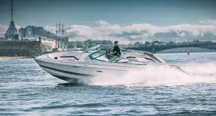 Водная прогулка на катере Formula 260 по рекам и каналам СПб. Вместимость до 8 человек. Удобная посадка у Казанского собора.