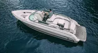 Водная прогулка на катере Formula 260 по рекам и каналам СПб. Вместимость до 8 человек. Удобная посадка у Казанского собора.