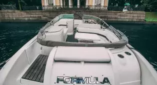 Водная прогулка на катере Formula 260 по рекам и каналам СПб. Вместимость до 8 человек. Удобная посадка у Казанского собора.