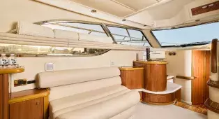 Водная прогулка на яхте Sealine 43 Monte Carlo по центру СПб. До 11 гостей. Подходит для девичников, праздников и уютного отдыха.