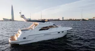Водная прогулка на яхте Sealine 43 Monte Carlo по центру СПб. До 11 гостей. Подходит для девичников, праздников и уютного отдыха.