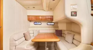 Водная прогулка на яхте Sealine 43 Monte Carlo по центру СПб. До 11 гостей. Подходит для девичников, праздников и уютного отдыха.