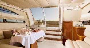 Водная прогулка на яхте Sealine 43 Monte Carlo по центру СПб. До 11 гостей. Подходит для девичников, праздников и уютного отдыха.