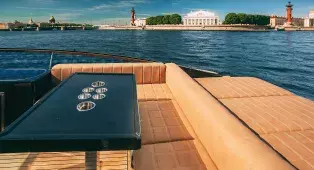 Прогулка на яхте с капитаном по Неве и Финскому заливу СПб