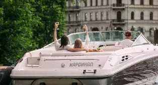 Прогулка на катере с капитаном по рекам и каналам СПб