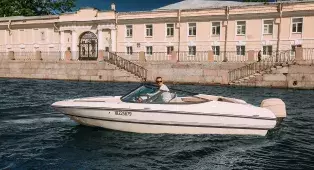 Прогулка на катере с капитаном по рекам и каналам СПб