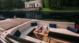 Прогулка на катере с капитаном по рекам и каналам СПб