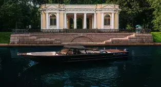 Прогулка на катере с капитаном по рекам и каналам СПб