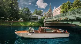 Прогулка на катере с капитаном по рекам и каналам СПб