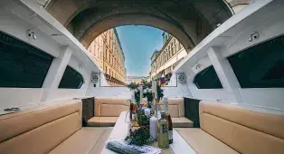 Прогулка на катере с капитаном по рекам и каналам СПб