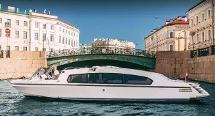 Прогулка на катере с капитаном по рекам и каналам СПб
