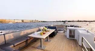 Прогулка на яхте с капитаном по Неве и Финскому заливу СПб