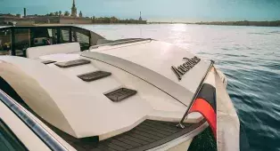 Прогулка на яхте с капитаном по рекам и каналам СПб