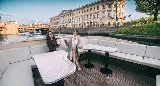 Прогулка на яхте с капитаном по рекам и каналам СПб