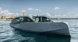 Аренда яхты Оникс в СПб - премьера сезона 2026, 17,5 м, до 10 гостей, три зоны на борту, кондиционер, отопление, стюард и качественный звук с караоке.