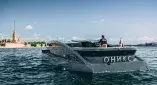Аренда яхты Оникс в СПб - премьера сезона 2026, 17,5 м, до 10 гостей, три зоны на борту, кондиционер, отопление, стюард и качественный звук с караоке.