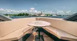 Аренда яхты Оникс в СПб - премьера сезона 2026, 17,5 м, до 10 гостей, три зоны на борту, кондиционер, отопление, стюард и качественный звук с караоке.