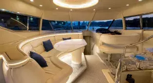 Аренда яхты Sunseeker 62 в СПб - до 10 гостей, 20 метров, три каюты и шесть спальных мест. Маршруты по Неве, Финскому заливу, в Кронштадт и крепость Орешек.