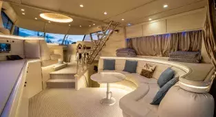 Аренда яхты Sunseeker 62 в СПб - до 10 гостей, 20 метров, три каюты и шесть спальных мест. Маршруты по Неве, Финскому заливу, в Кронштадт и крепость Орешек.