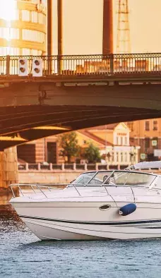Маршрут на катере 3 часа - Крестовский, Каменный и Петроградский острова по Большой и Малой Невке с видами на Газпром Арену и крейсер Аврора.
